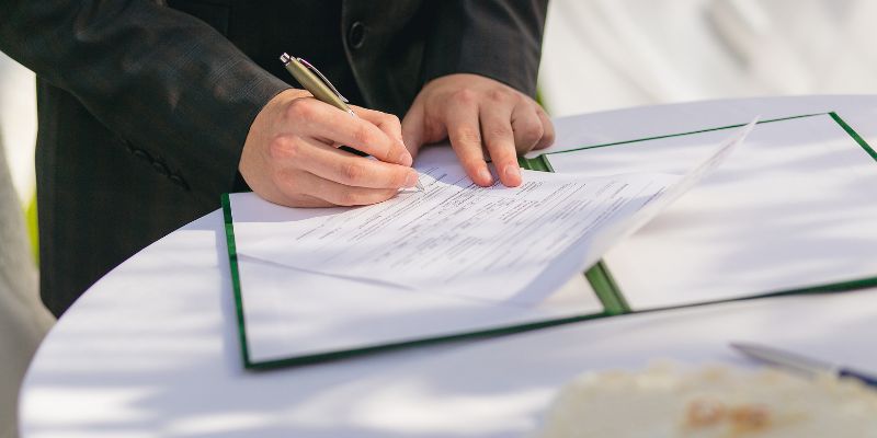 Giấy phép so với các đối thủ khác