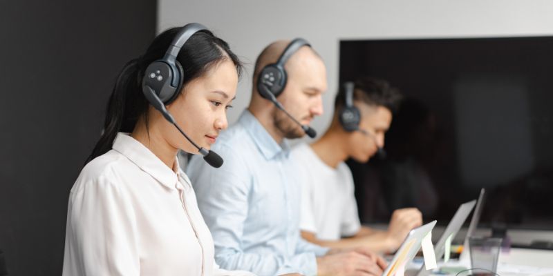 Dịch vụ liên hệ B52Club với khách hàng